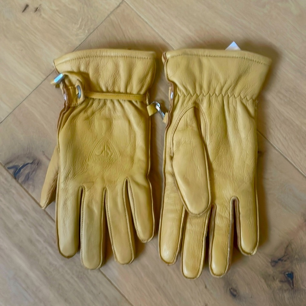 Rossignol leather gloves. Brand new. Women’s size S.